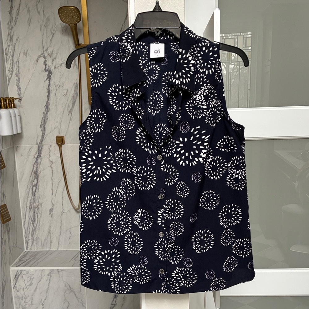 CAbi Navy Sleeveless Button-Front Blouse with White Burst Print